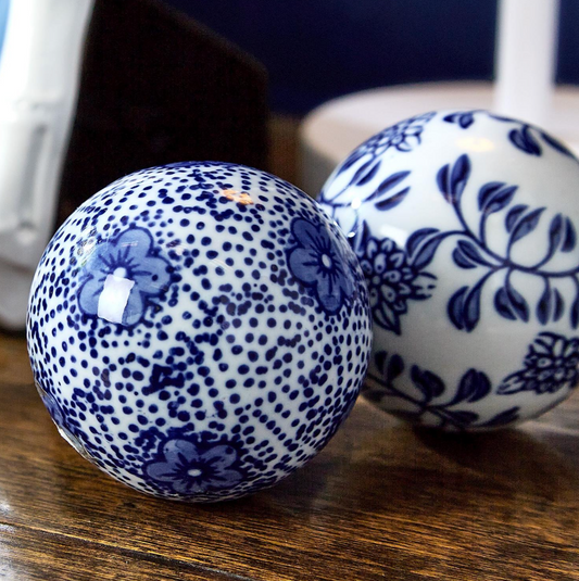 Chinoiserie Set of 6 Hand-Painted Blue and White Decorative Balls - Porcelain